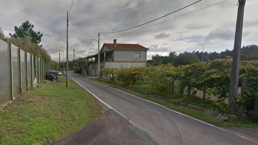 Tramo de la carretera provincial DP-2703 a su paso por Figueiras, en Coirós.