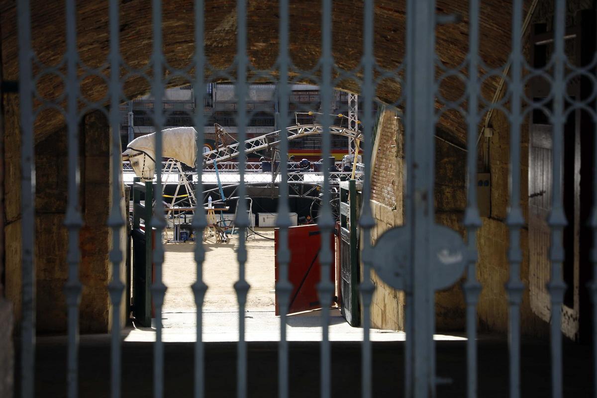 Así se prepara la plaza de toros de València para la Cabalgata de Reyes