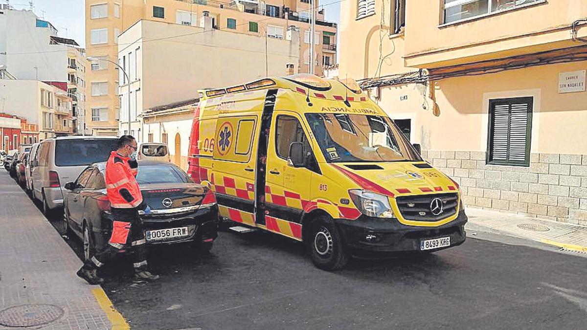 Herido grave un joven tras precipitarse de un cuarto piso en Palma