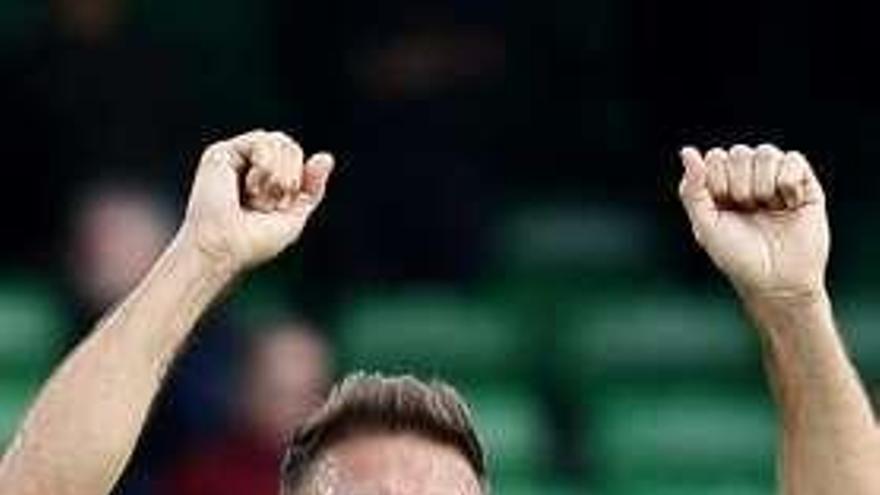 Joaquín celebra uno de los tres goles ante el Athletic.