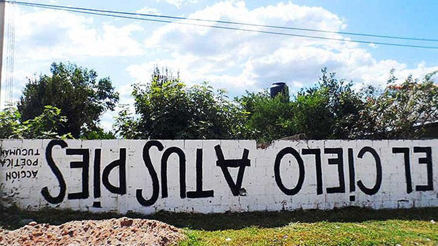 Acción Poética aprovecha tapias y muros para su &#039;micropoesia&#039;.