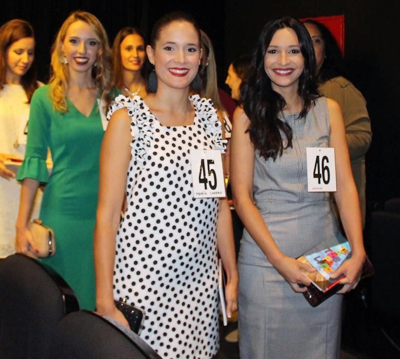 Las candidatas a fallera mayor de València visitan el concurso de teatro fallero