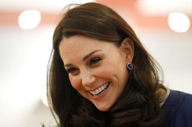 Detalle de los pendientes de tanzanita y diamantes de Kate Middleton