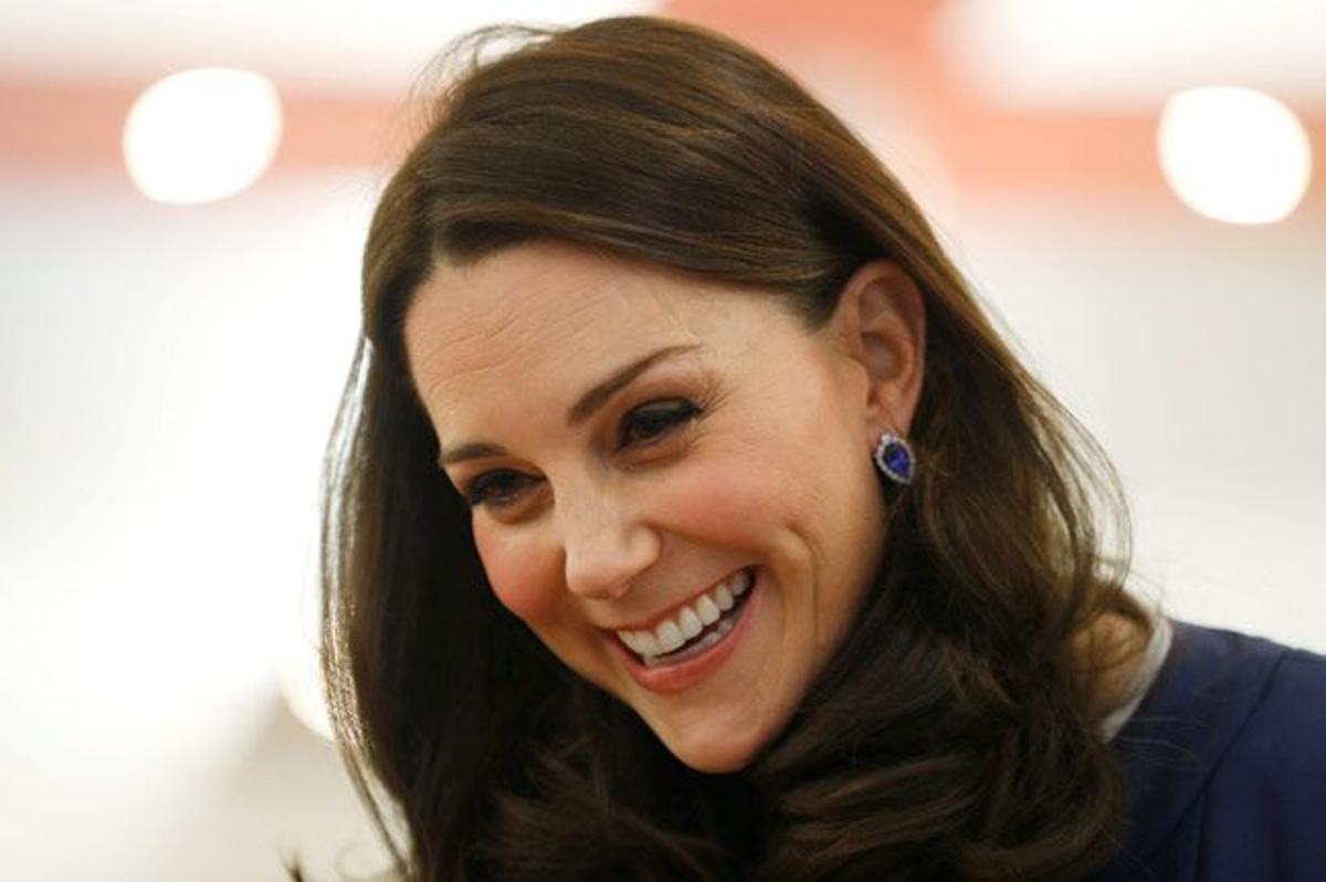 Detalle de los pendientes de tanzanita y diamantes de Kate Middleton