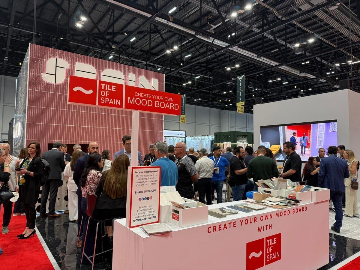 Pabellón español en Coverings 2025.