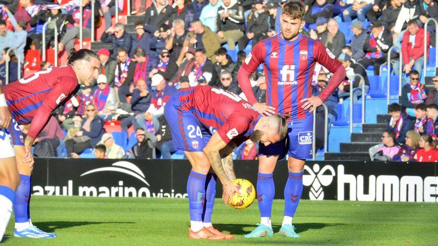 Descalabro en Elda frente al Tenerife (0-3)