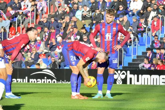 Descalabro en Elda frente al Tenerife (0-3)