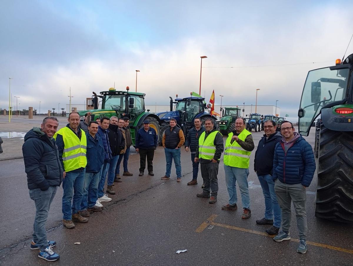 Fotogalería | Los tractores ya ocupan las carreteras extremeñas