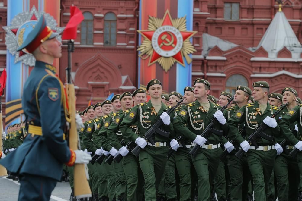 Desfile militar en Moscú por el 72 Día de la Victoria.