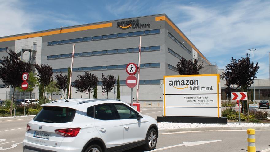 Así es el espejo catalán del centro de Amazon en Siero