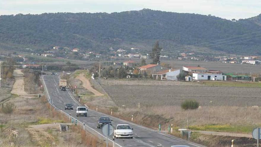 Rifirrafe por el coche del alcalde de Sierra de Fuentes