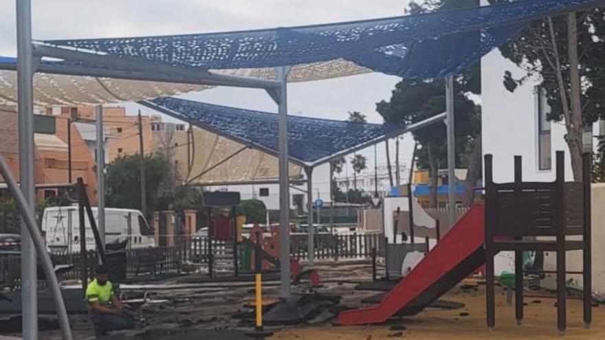 El parque infantil de Platja d'en Bossa, más cerca de volver a abrir: el Ayuntamiento de Ibiza empieza las obras
