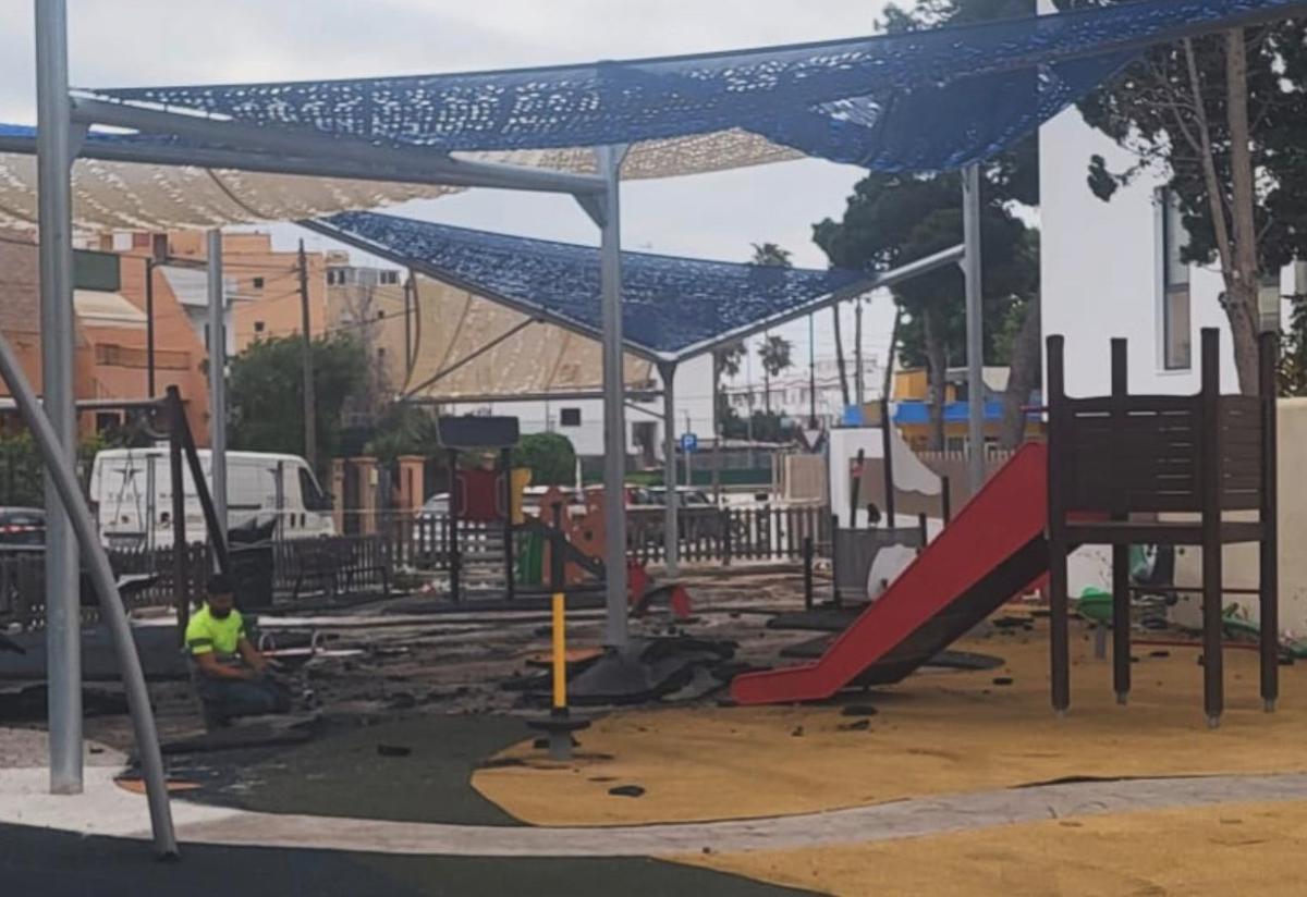 Inicio de obras en el parque infantil de Platja d’en Bossa.