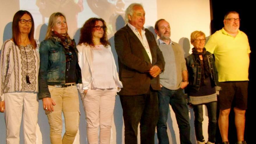 D&#039;esquerra a dreta tres Tures, l&#039;alcalde i tres membres de la comissió · Diari de Girona