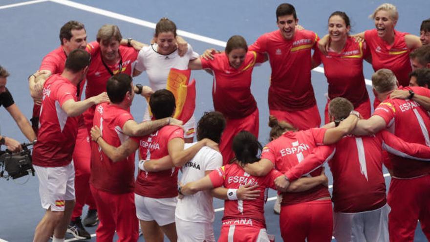 El equipo español celebra el ascenso al Grupo Mundial de la Copa Federación