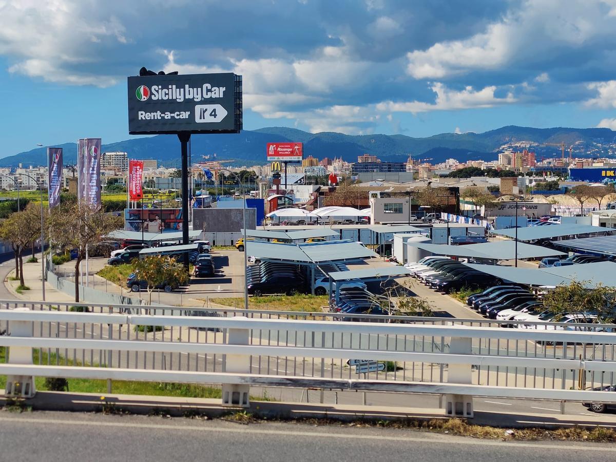 Die Niederlassung von Sicily by Car im Gewerbegebiet Son Malferit am Ortseingang von Palma.