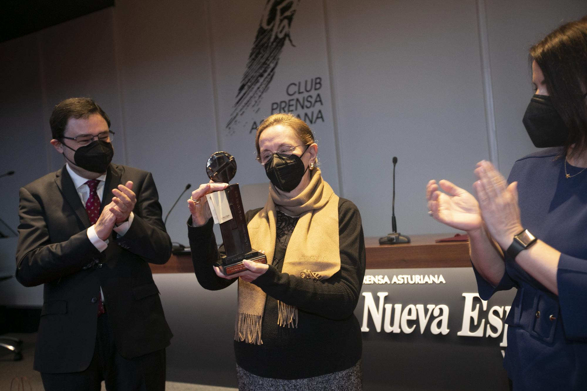 Por la izquierda, Gonzalo M. Peón; Valcarcel y Ángeles Rivero.jpg