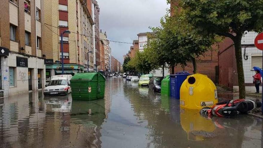 Inundación en la calle Brasil, en La Calzada.