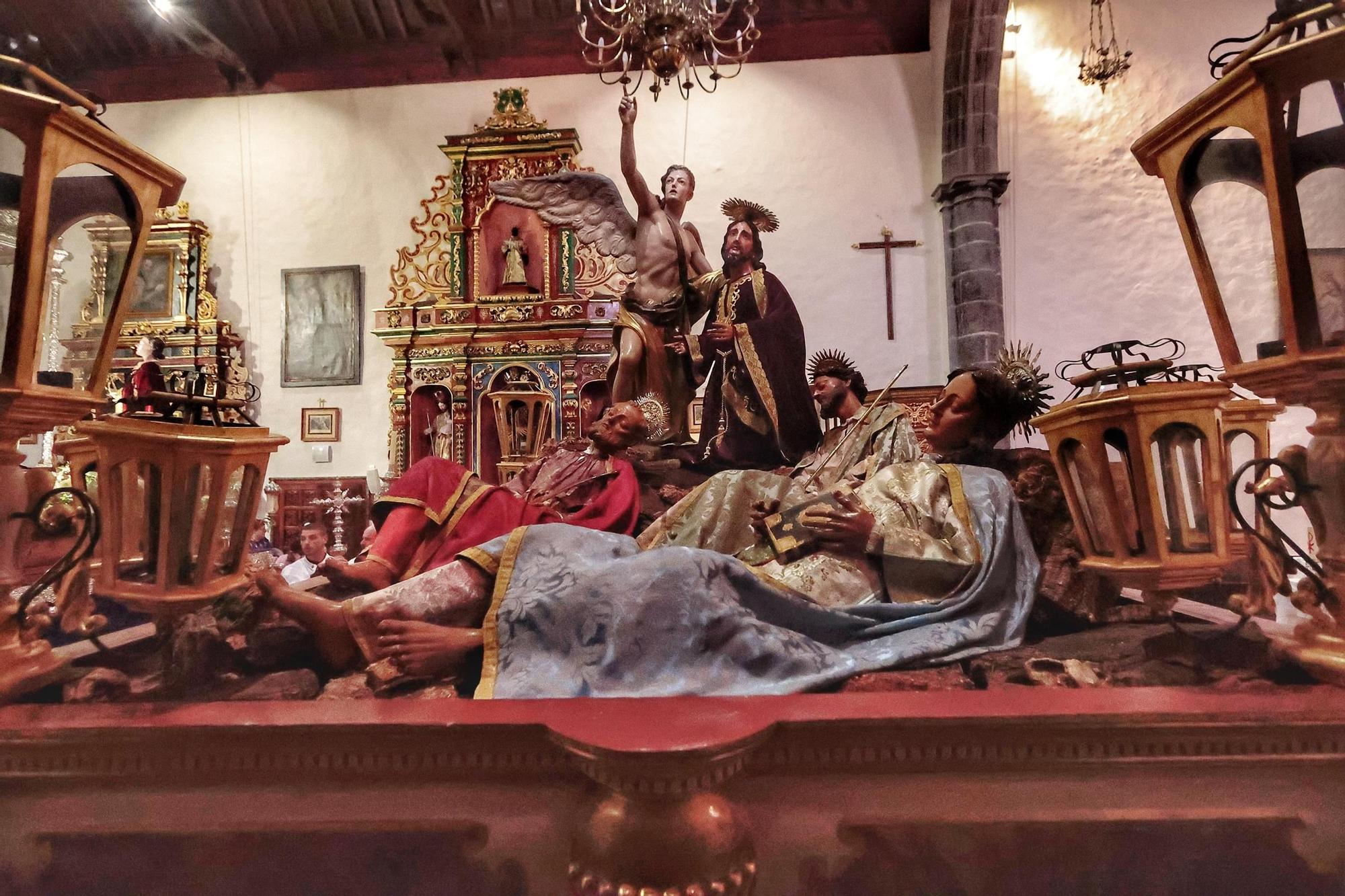 Procesión del paso de la Dolorosa, San Juan y la Magdalena del convento de Las Claras al Santuario del Cristo