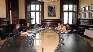 ERC aposta per cessar la meitat dels assessors de Laura Borràs al Parlament