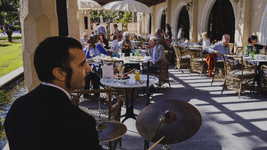 El hotel Santa Catalina ofrece cada domingo una oferta gastronómica con  música en directo - La Provincia