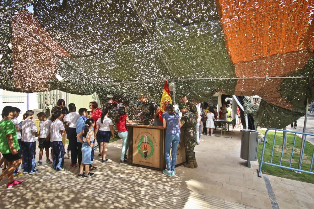 Exposición de vehículos y material militar en Orih