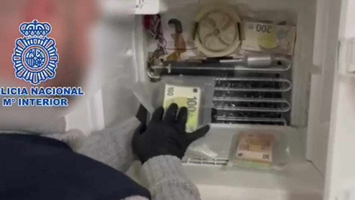 Tres detenidos en Alicante y Mutxamel con droga y dinero oculto en un  congelador - Información