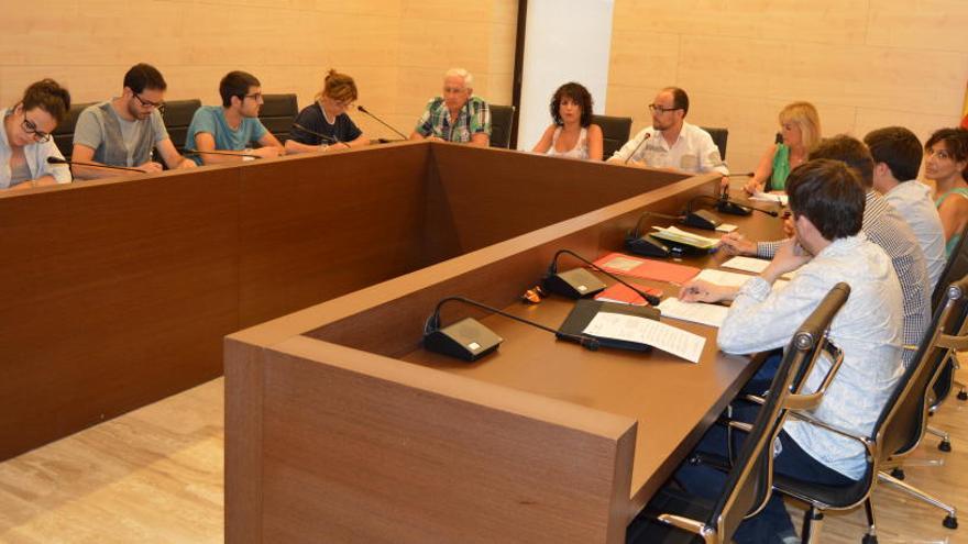 Els membres de l&#039;Ajuntament de Gironella durant un ple municipal.