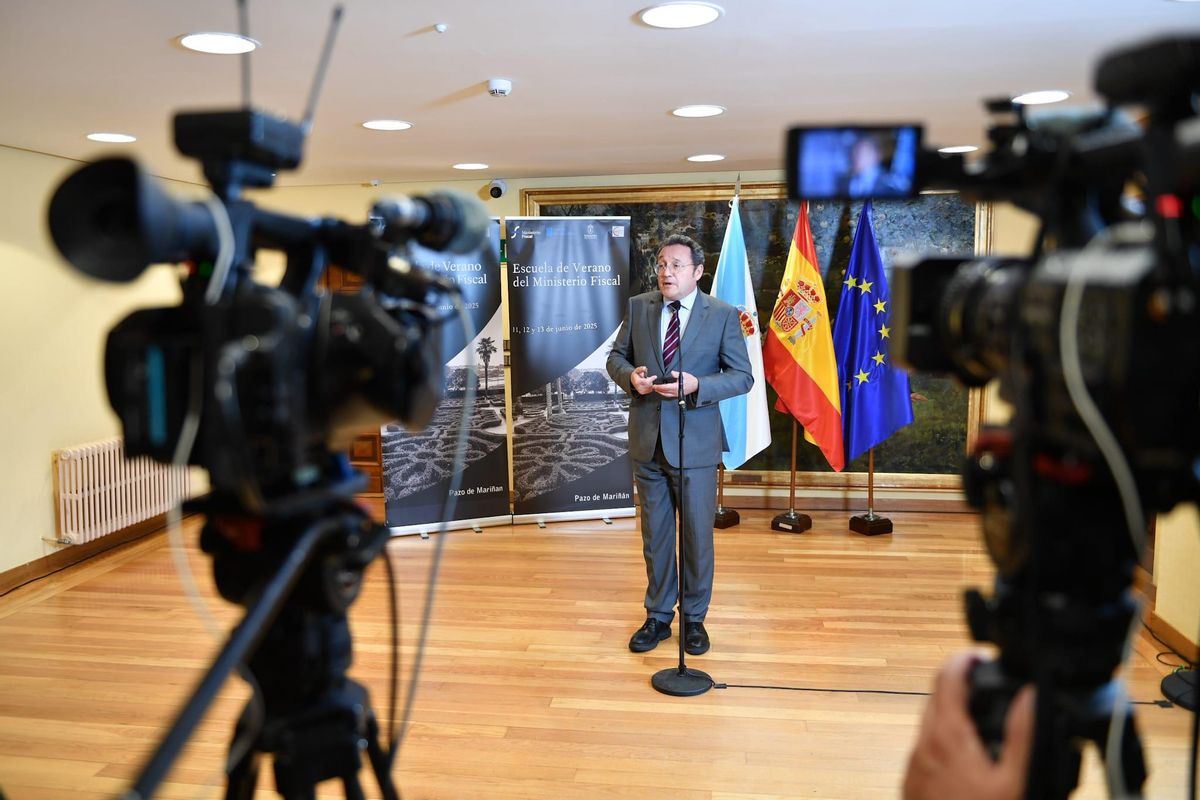 Álvaro García Ortiz (c), este viernes 13 de junio en la Escuela de Verano del Ministerio Fiscal celebrada en el Pazo de Mariñán (Bergondo).
