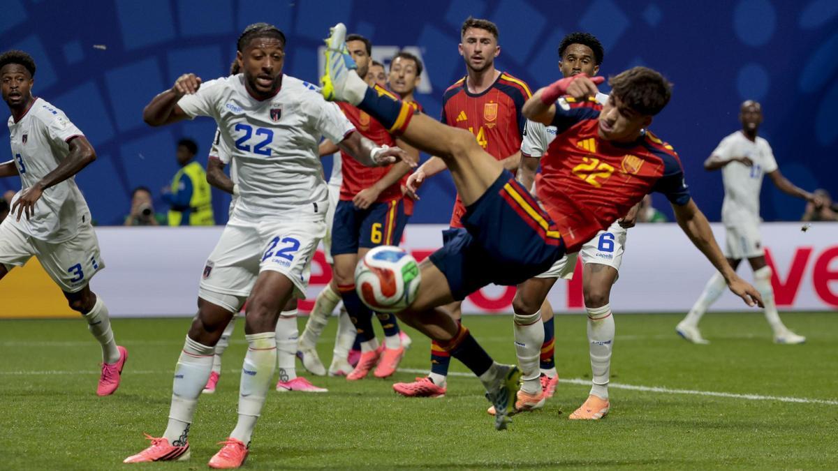 Pau Cubarsí no arriba a rematar en l'última oportunitat d'Espanya durant el partit