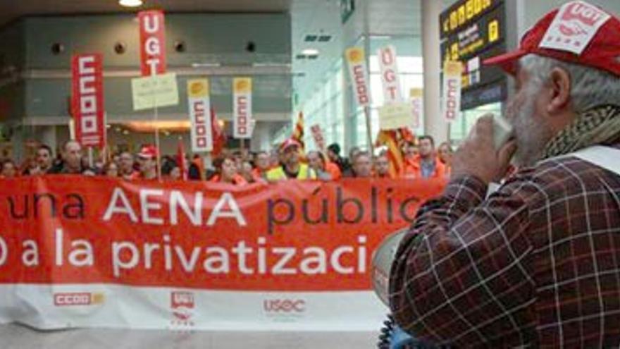 Los sindicatos de AENA convocan 22 días de huelga, incluida Semana Santa