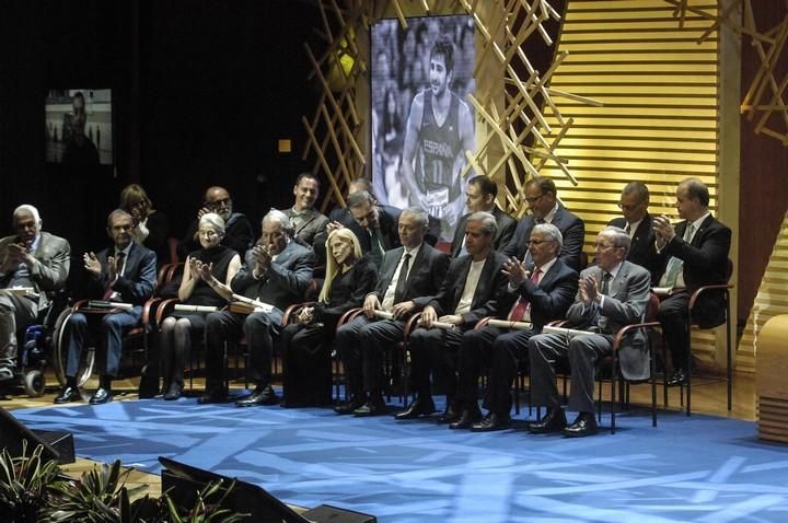 ENTREGA DE HONORES Y DISTINCIONES DEL CABILDO DE ...