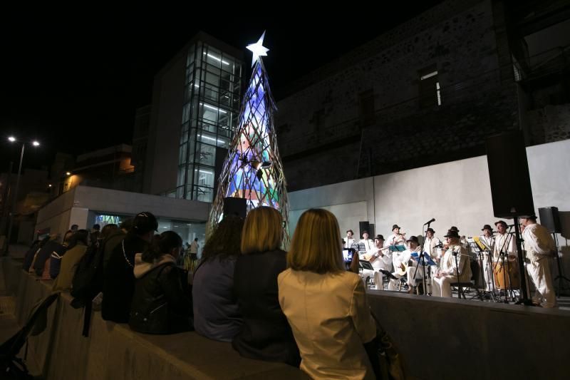 13.12.18. Las Palmas de Gran Canaria.  Encendido del árbol de navidad en el Castillo de Mata. Foto Quique Curbelo  | 13/12/2018 | Fotógrafo: Quique Curbelo