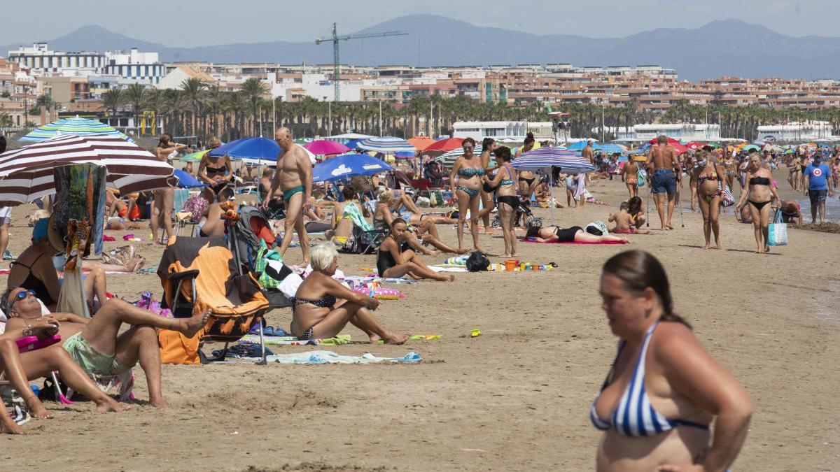 Imagen de las playas de la ciudad de València este fin de semana de agosto.