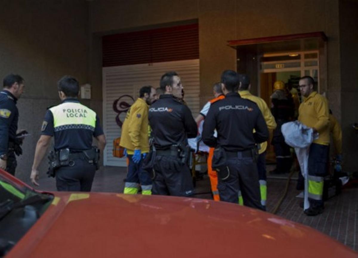 Una mujer sufre graves quemaduras en el incendio de su casa en Elche