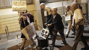 Més de 30 nits de cassolades en un barri de Barcelona després d’un tiroteig: «Estem oblidats»
