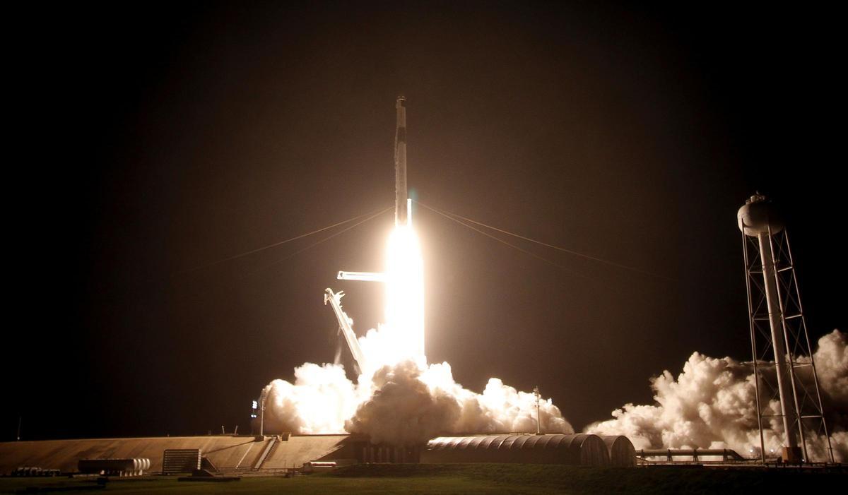 16/9/2021. SpaceX, la empresa aeroespacial del magnate sudafricano Elon Musk, lanza con éxito desde Cabo Cañaveral (Florida, EEUU) la primera misión espacial compuesta solo por civiles. La cápsula regresó a la Tierra el 18 de septiembre.