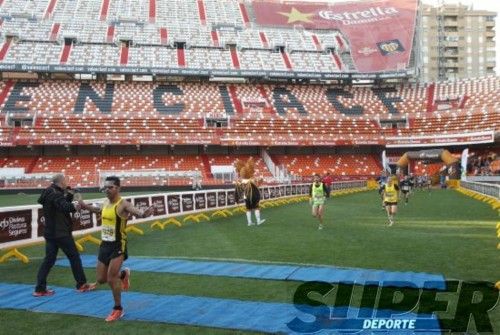 Búscate en la meta de Mestalla