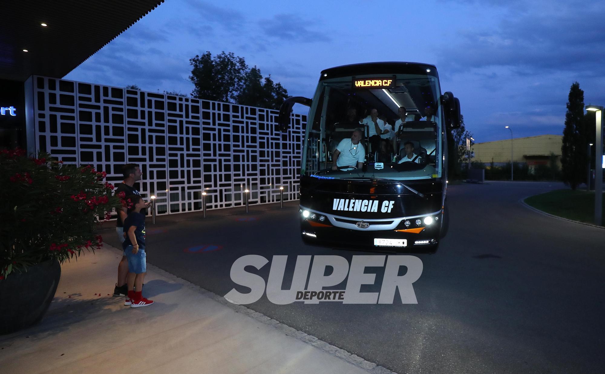 Llegada del Valencia CF al hotel de St. Gallen