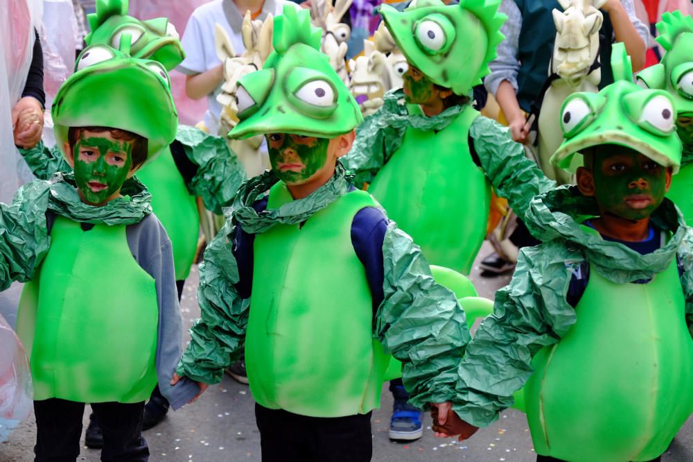 Figueres celebra la rua escolar de Fires