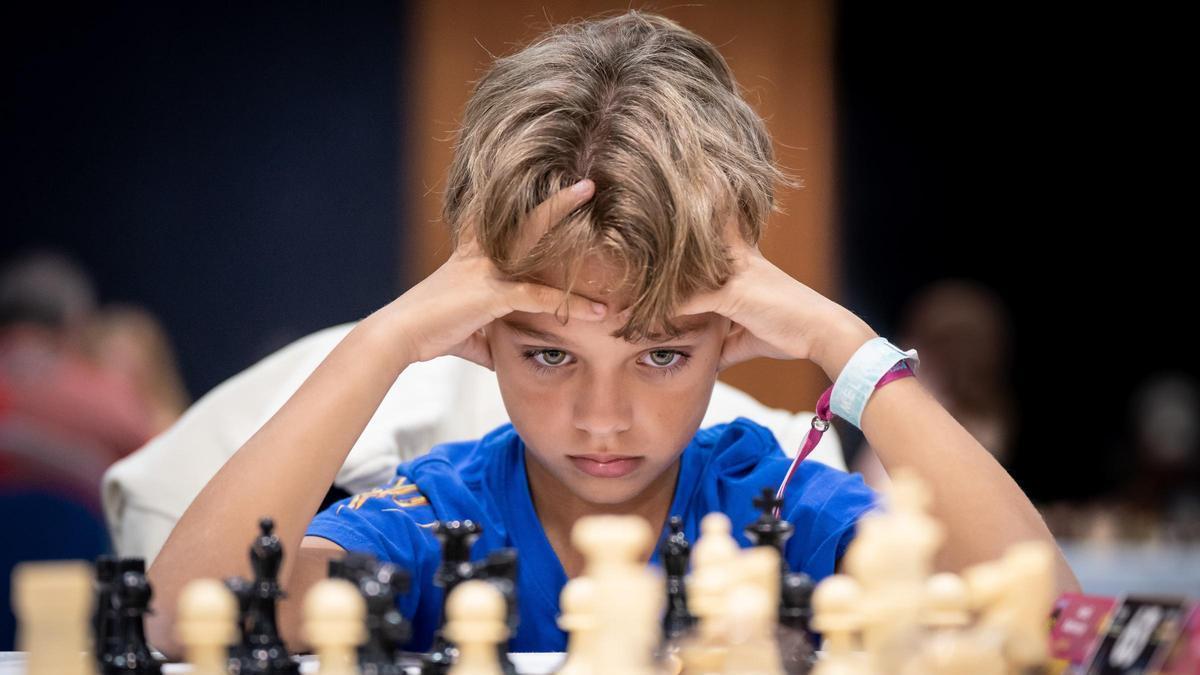 El gong que marcó partidas de Kasparov y Karpov suena ahora en Benidorm