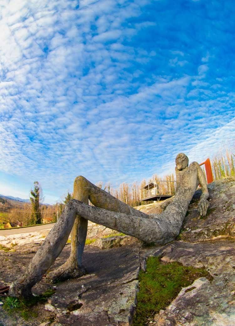 Escultura 'O Xigante' de Mario Iglesias