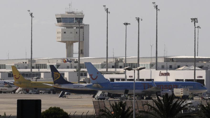 Condenado por tres delitos el  joven que agredió a dos guardias en el aeropuerto de Lanzarote