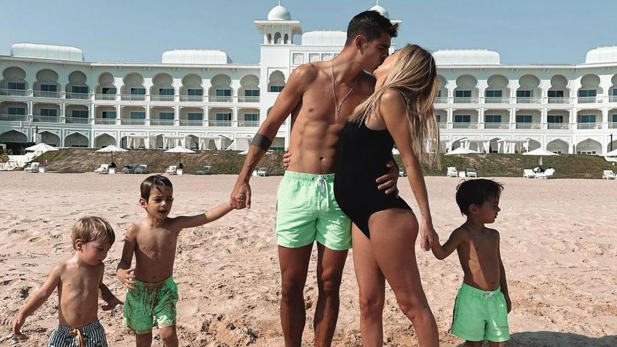 Morata disfrutó de la playa de Doha con su familia