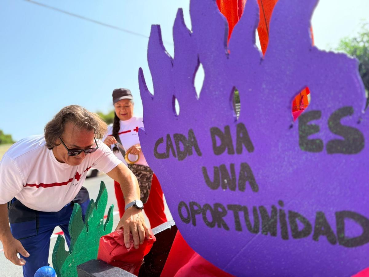 El monumento "Renacer" en el Cibe de Cruz Roja de Alicante.