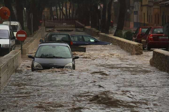 La lluvia deja 30 litros por metro cuadrado en apenas media hora en el Alto y Medio Vinalopó