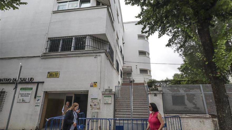 Una limpiadora resulta herida al desprenderse el lucido en el centro de salud de Los Pinos de Badajoz