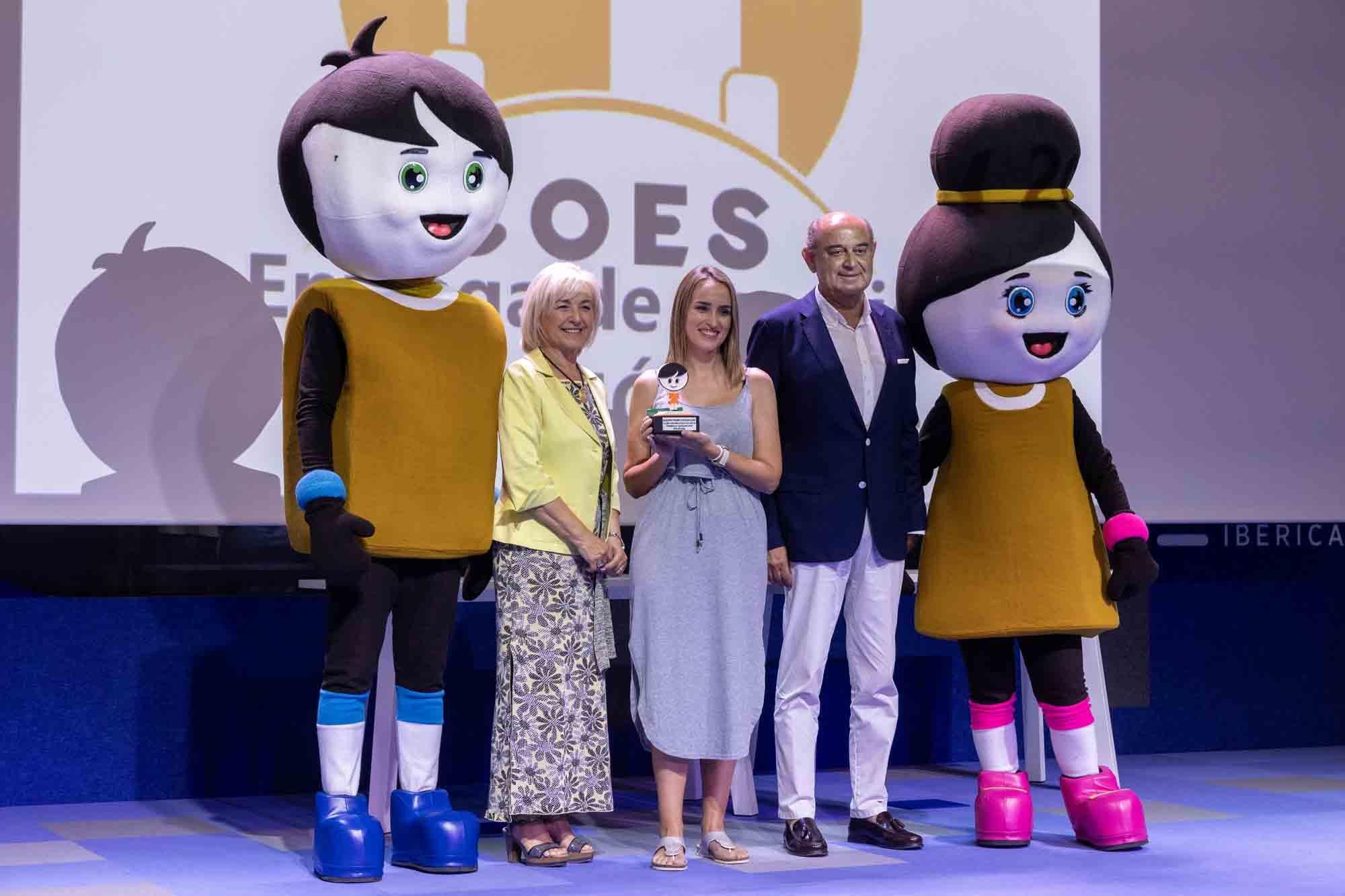 Entrega de premios del concurso infantil de relatos cortos "Cuéntame un cuento para comer" en el Club INFORMACIÓN organizado por COES