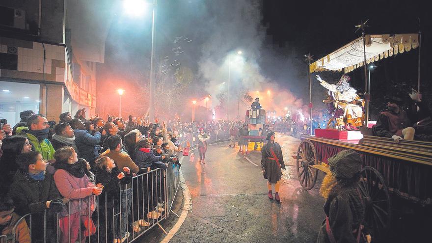 La màgia dels Reis d’Orient deixa regals i pluja a Girona