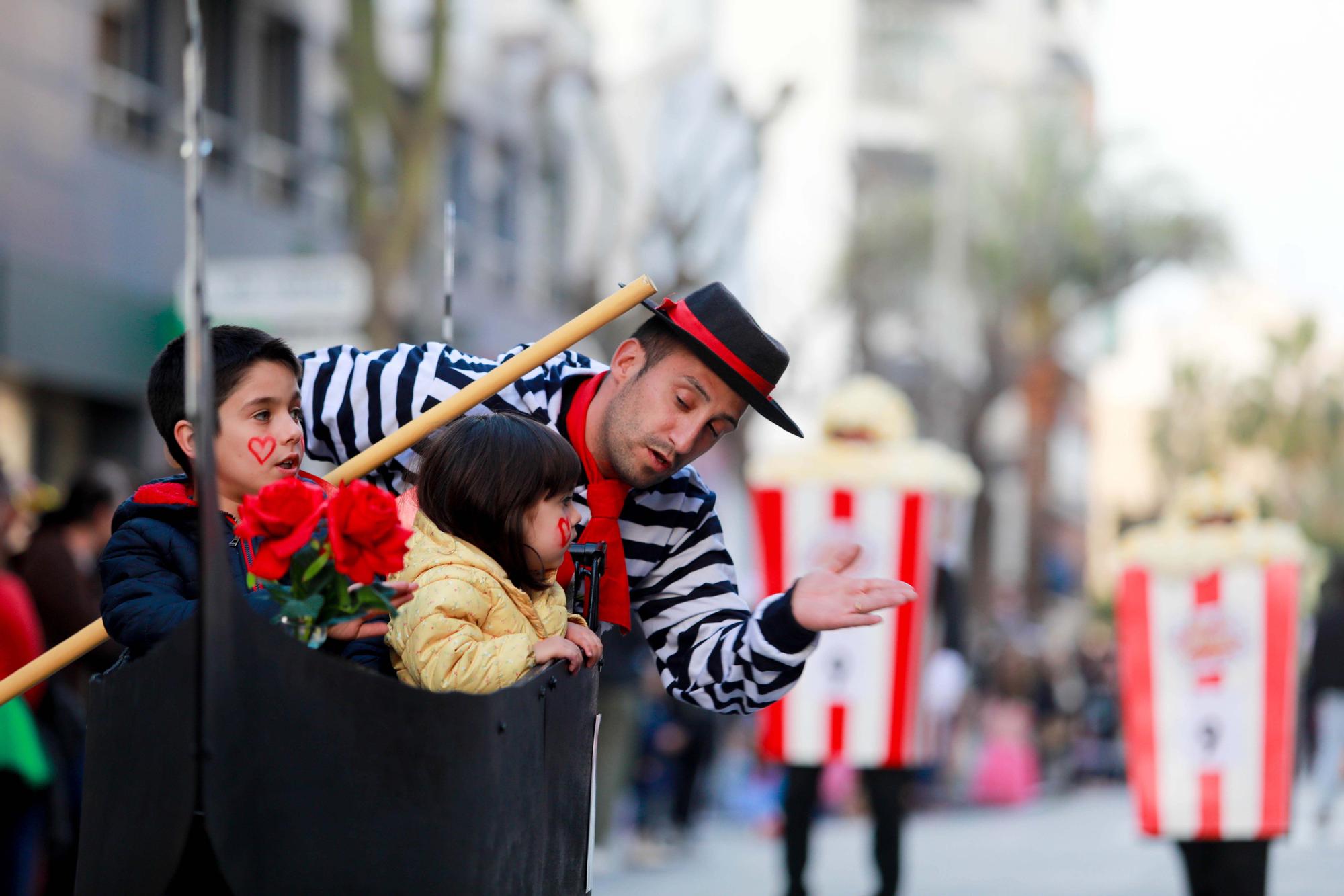 Todas las imágenes de la rúa de carnaval 2023 en Santa Eulària